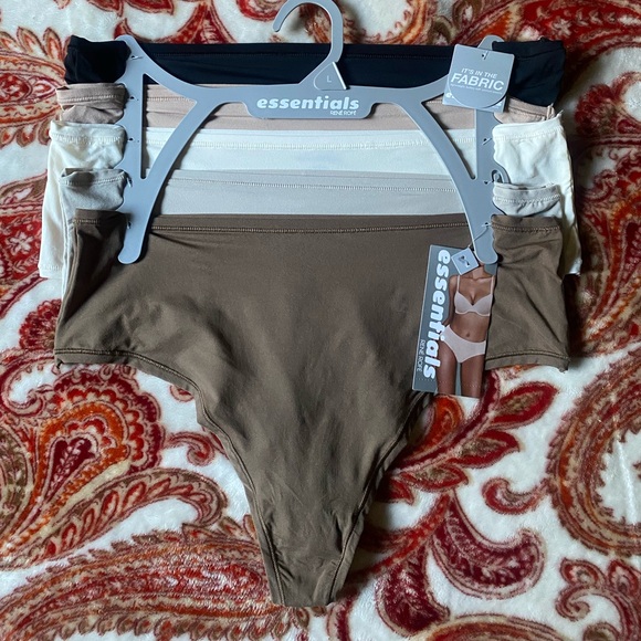 Essentials Rene Rofe - Picture 1 of 5